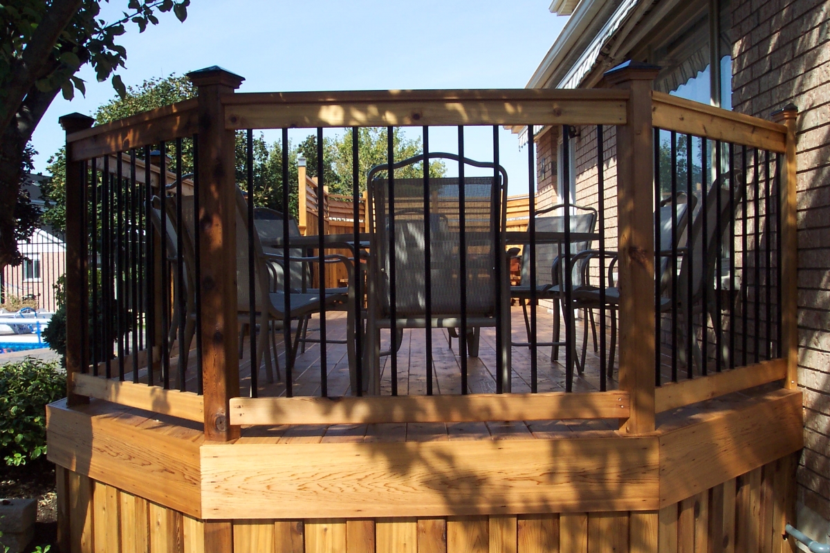 Deck and fence builders in Kitchener Waterloo Elite Carpentry Plus