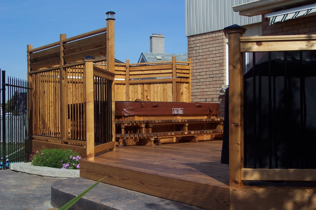 Deck and fence builders in Kitchener Waterloo Elite Carpentry Plus