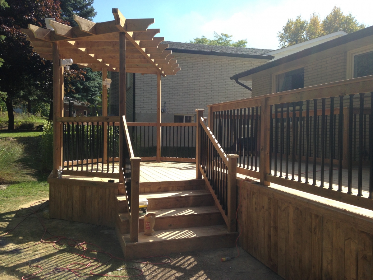 Deck and fence builders in Kitchener Waterloo Elite Carpentry Plus
